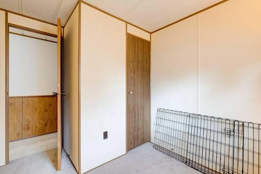 6724 17 Avenue SE Calgary AB T2A 0W5