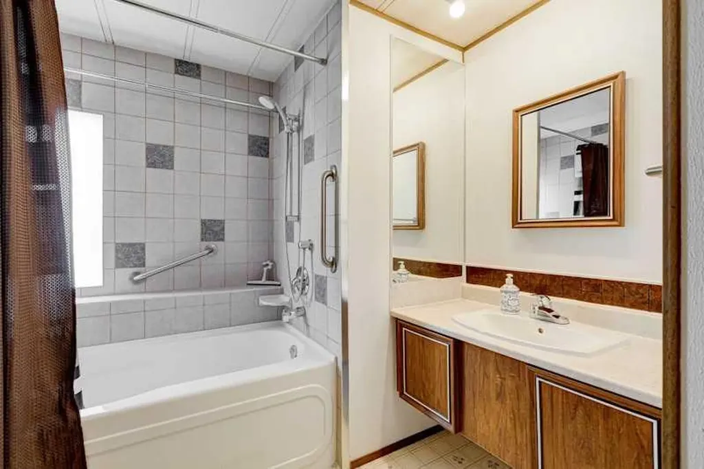 6724 17 Avenue SE Calgary AB T2A 0W5