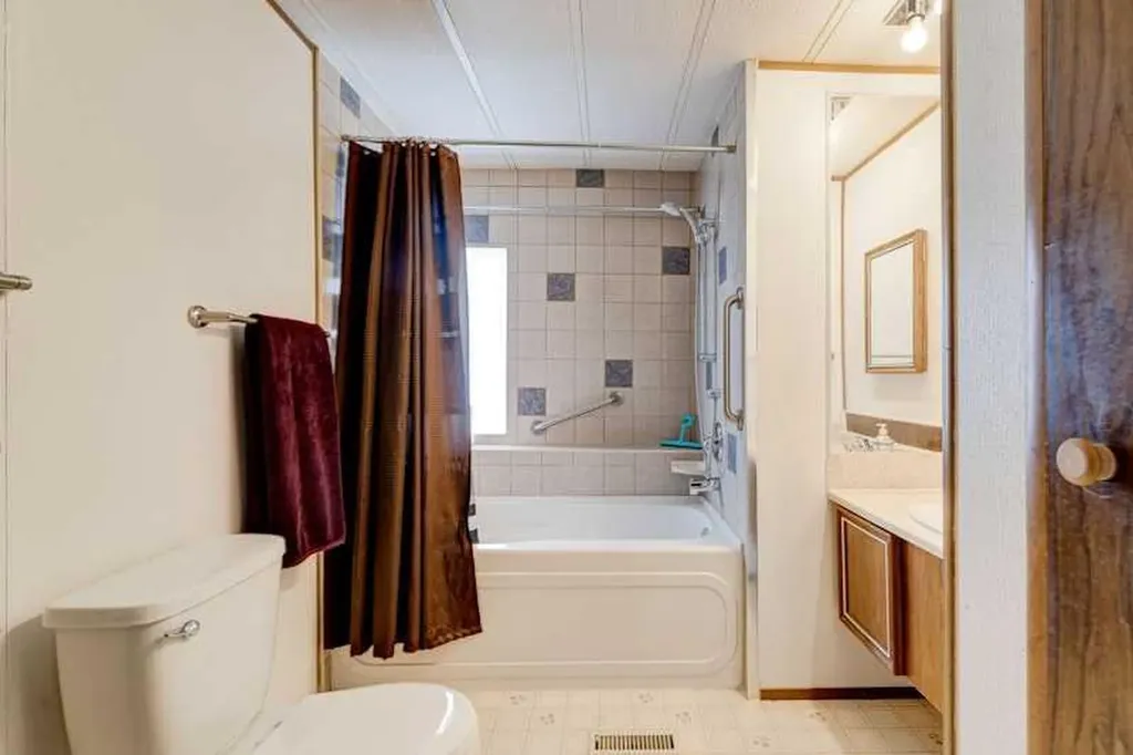 6724 17 Avenue SE Calgary AB T2A 0W5