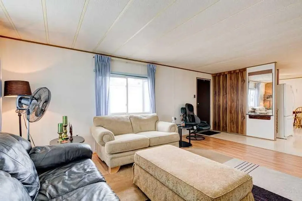 6724 17 Avenue SE Calgary AB T2A 0W5