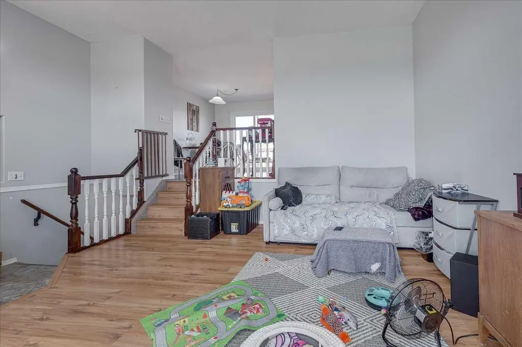 4 Harrison Road Sylvan Lake AB T4S 1T4