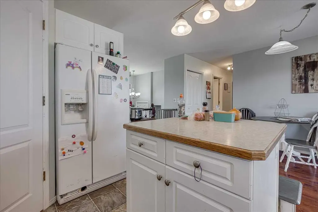 4 Harrison Road Sylvan Lake AB T4S 1T4