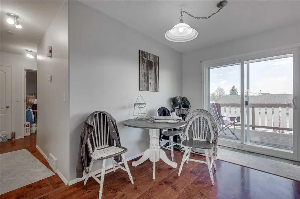 4 Harrison Road Sylvan Lake AB T4S 1T4