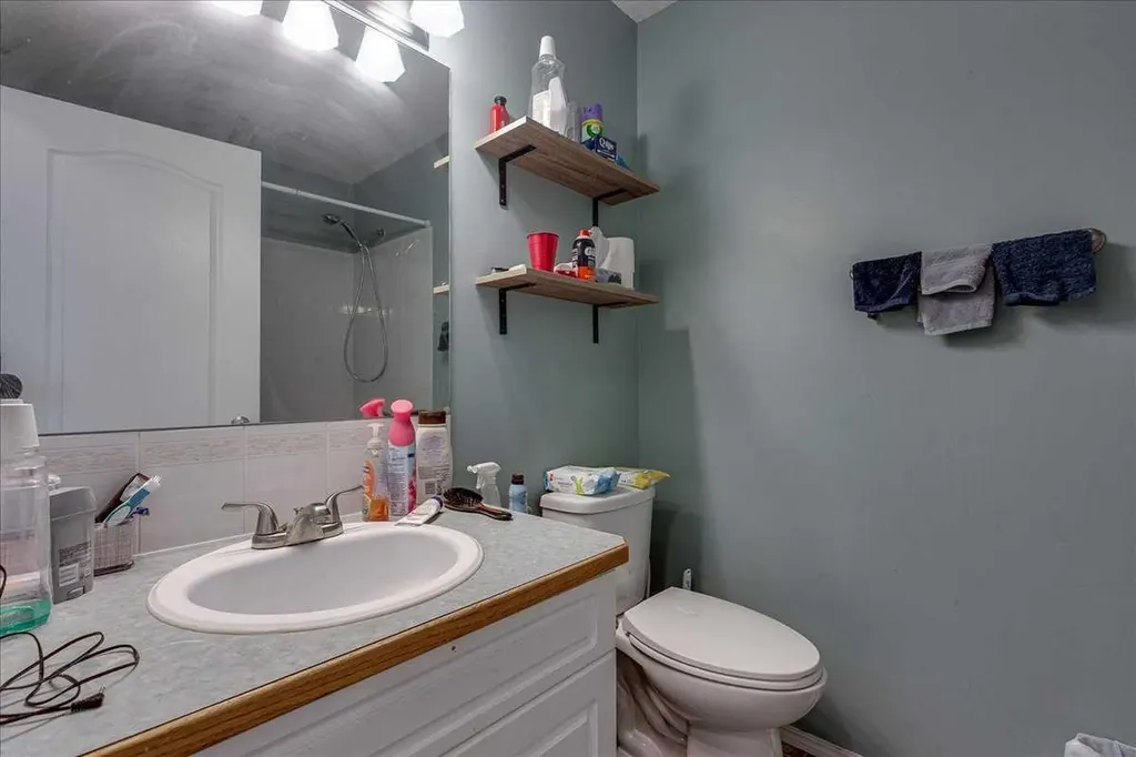 4 Harrison Road Sylvan Lake AB T4S 1T4