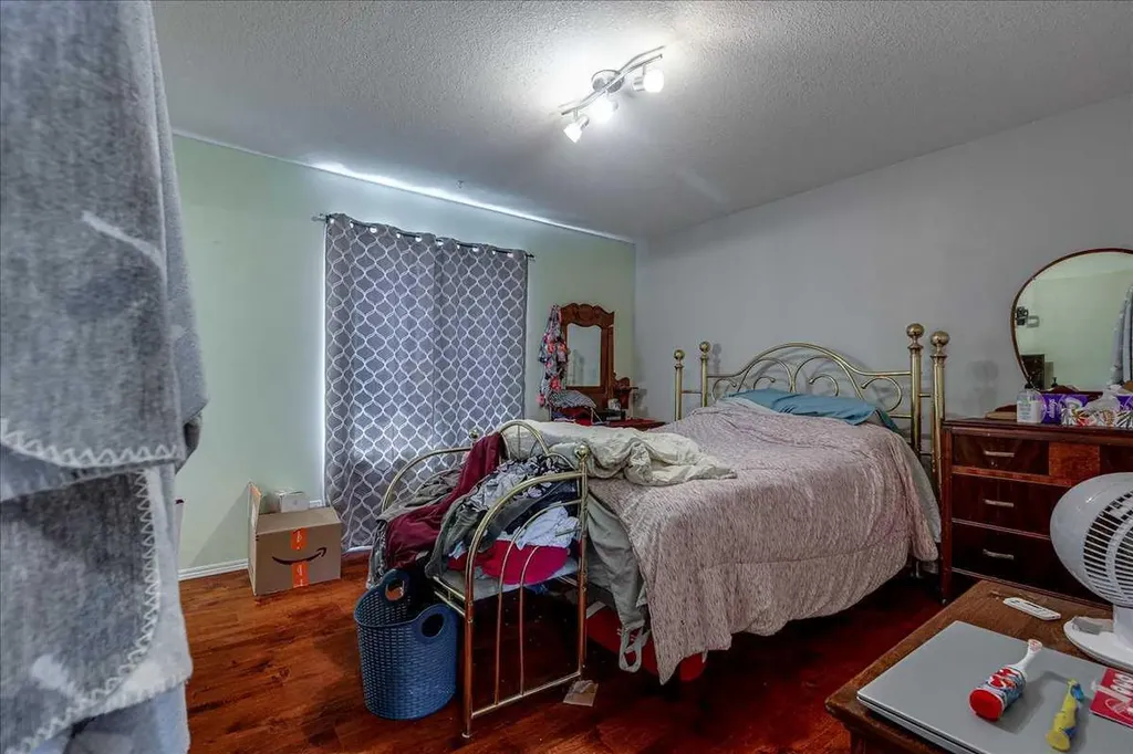 4 Harrison Road Sylvan Lake AB T4S 1T4
