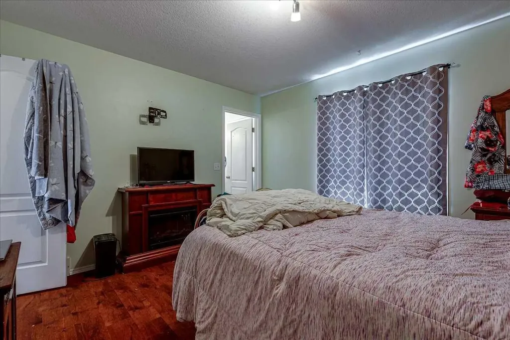 4 Harrison Road Sylvan Lake AB T4S 1T4