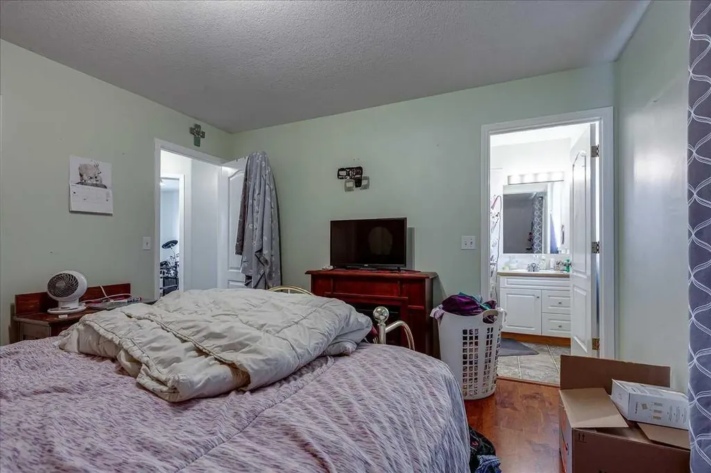 4 Harrison Road Sylvan Lake AB T4S 1T4