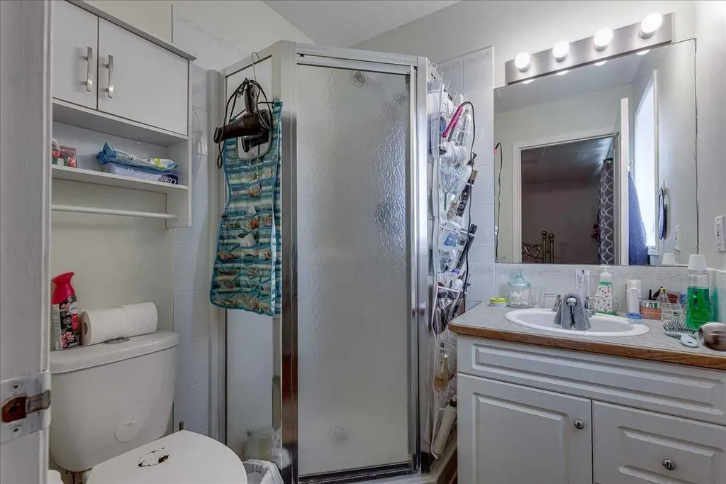 4 Harrison Road Sylvan Lake AB T4S 1T4