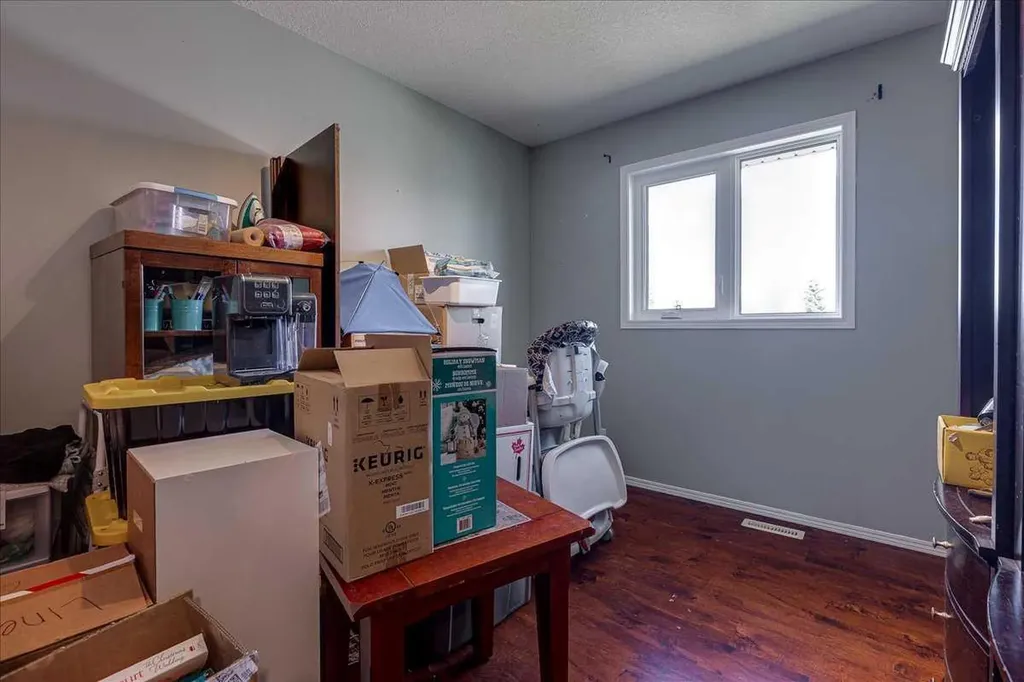 4 Harrison Road Sylvan Lake AB T4S 1T4