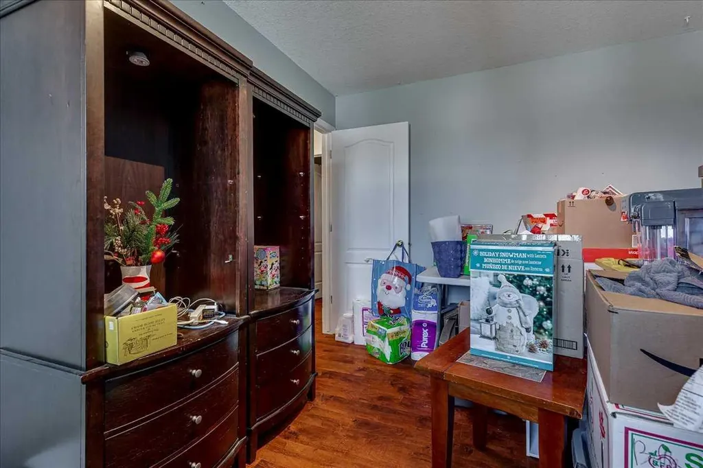 4 Harrison Road Sylvan Lake AB T4S 1T4