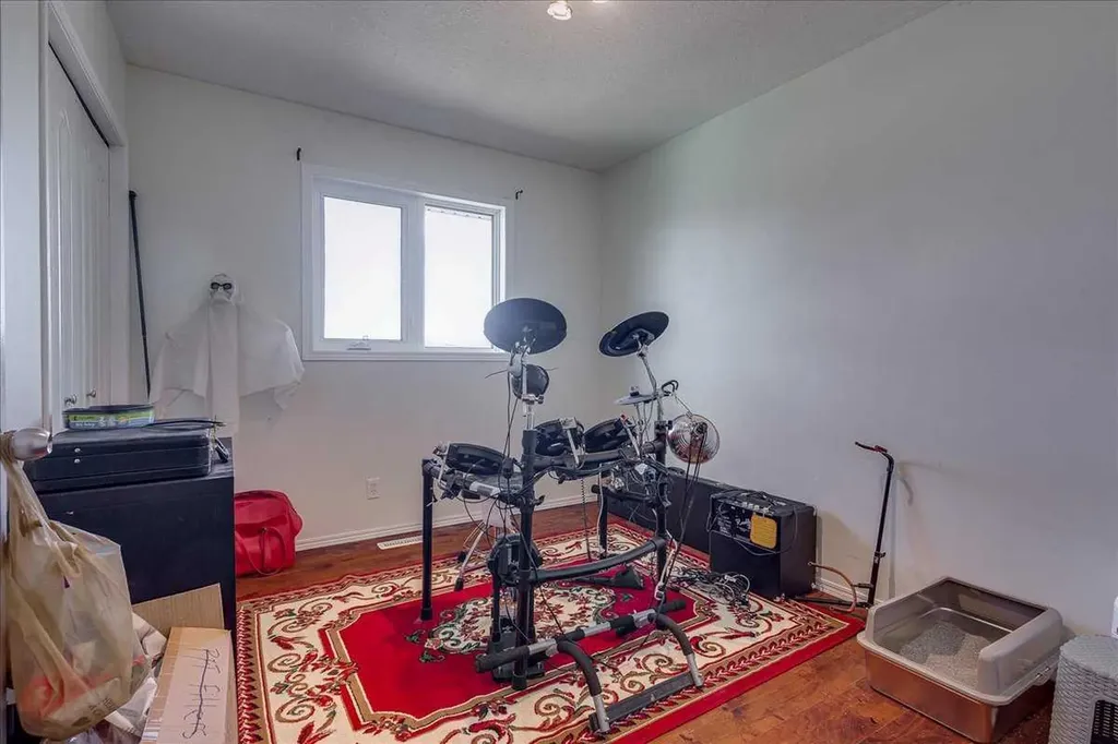 4 Harrison Road Sylvan Lake AB T4S 1T4