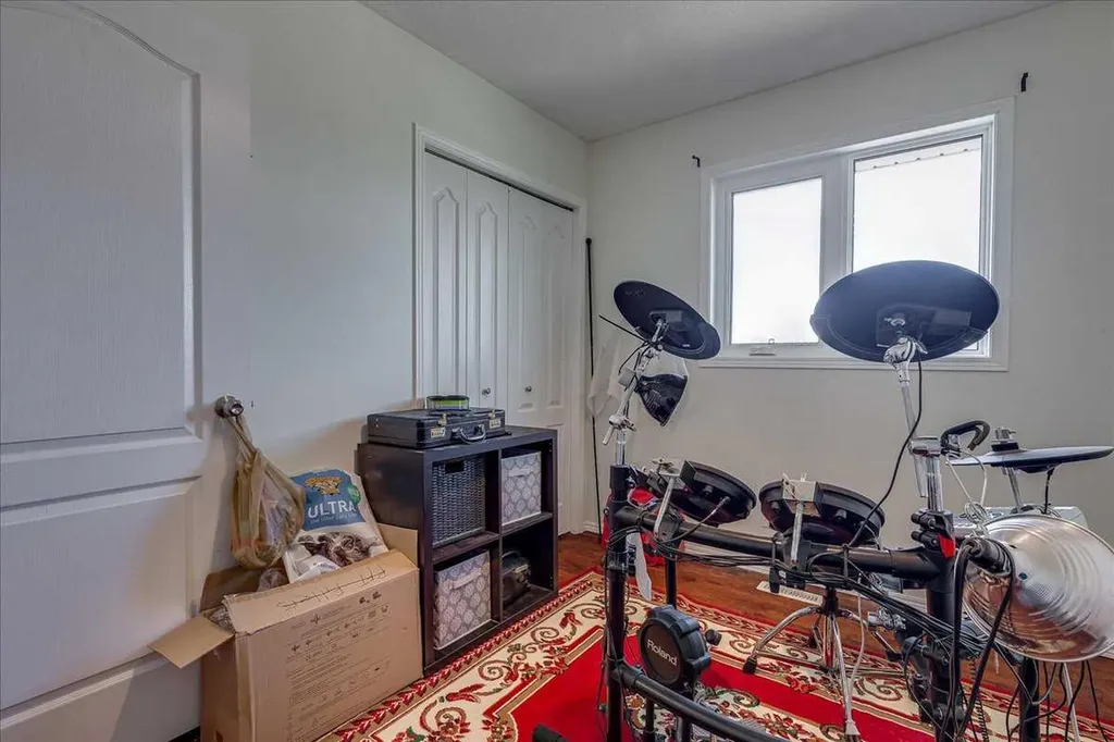 4 Harrison Road Sylvan Lake AB T4S 1T4
