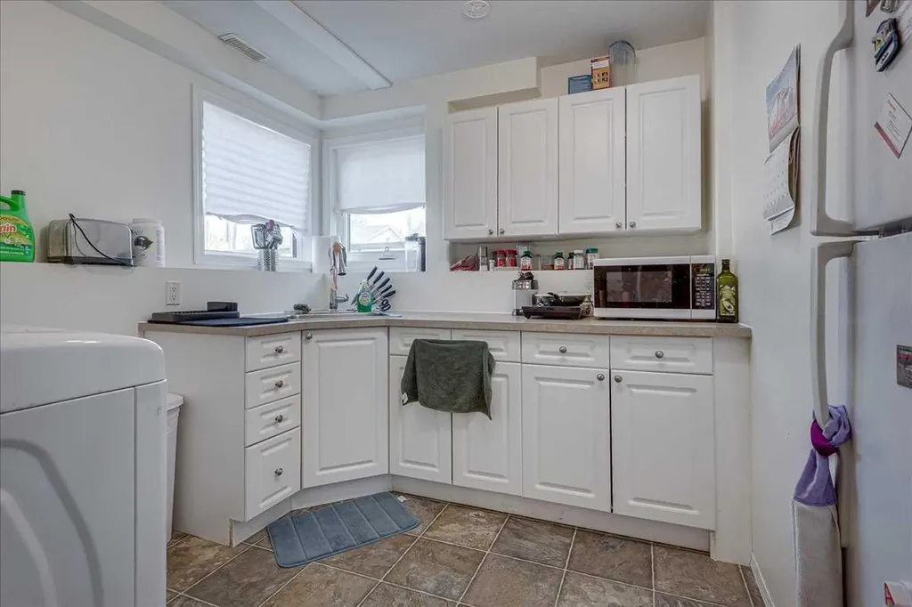 4 Harrison Road Sylvan Lake AB T4S 1T4