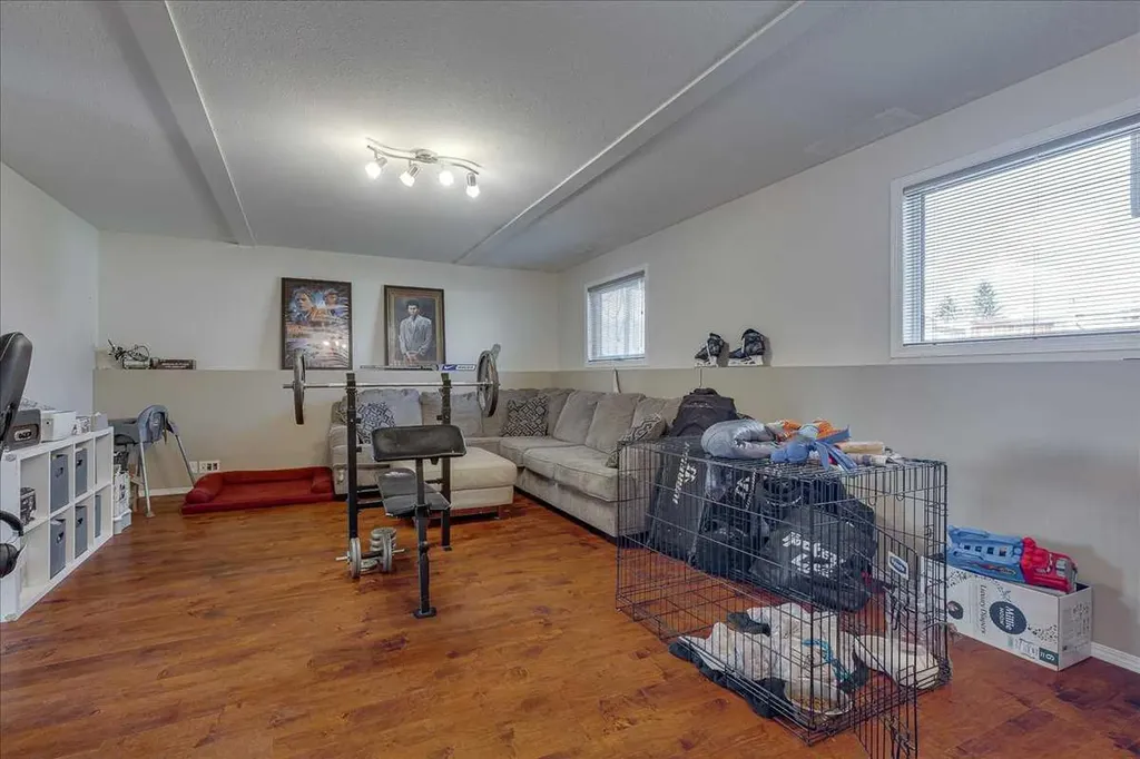 4 Harrison Road Sylvan Lake AB T4S 1T4