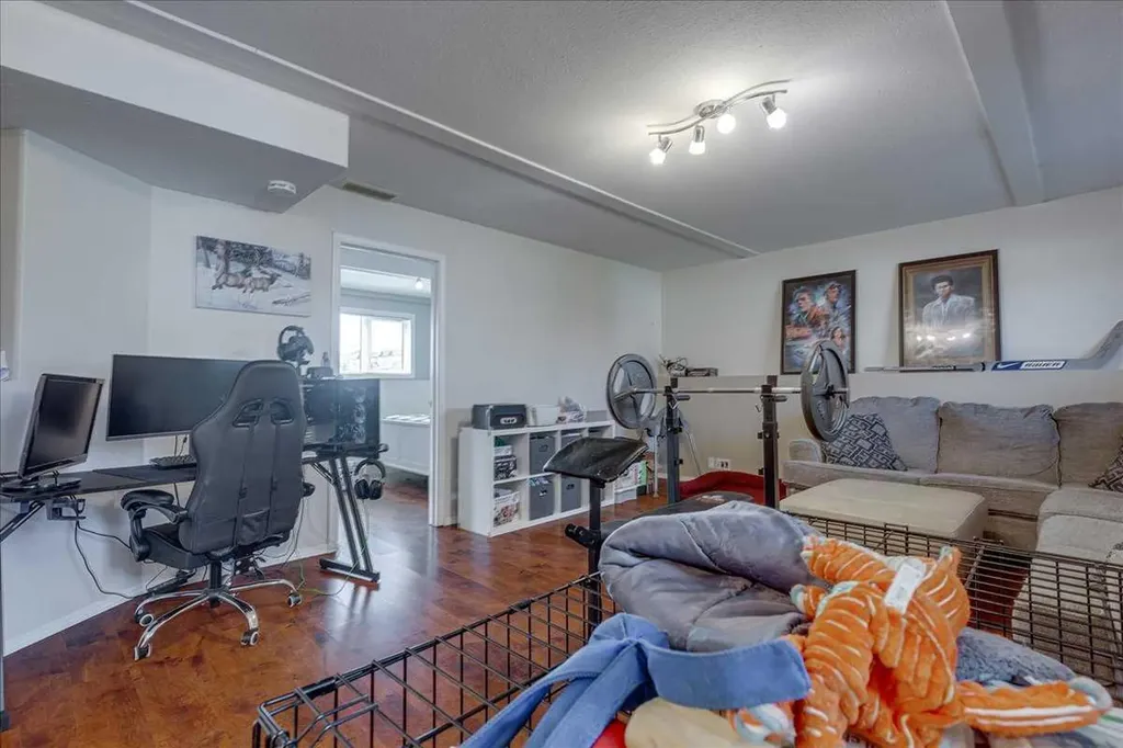 4 Harrison Road Sylvan Lake AB T4S 1T4