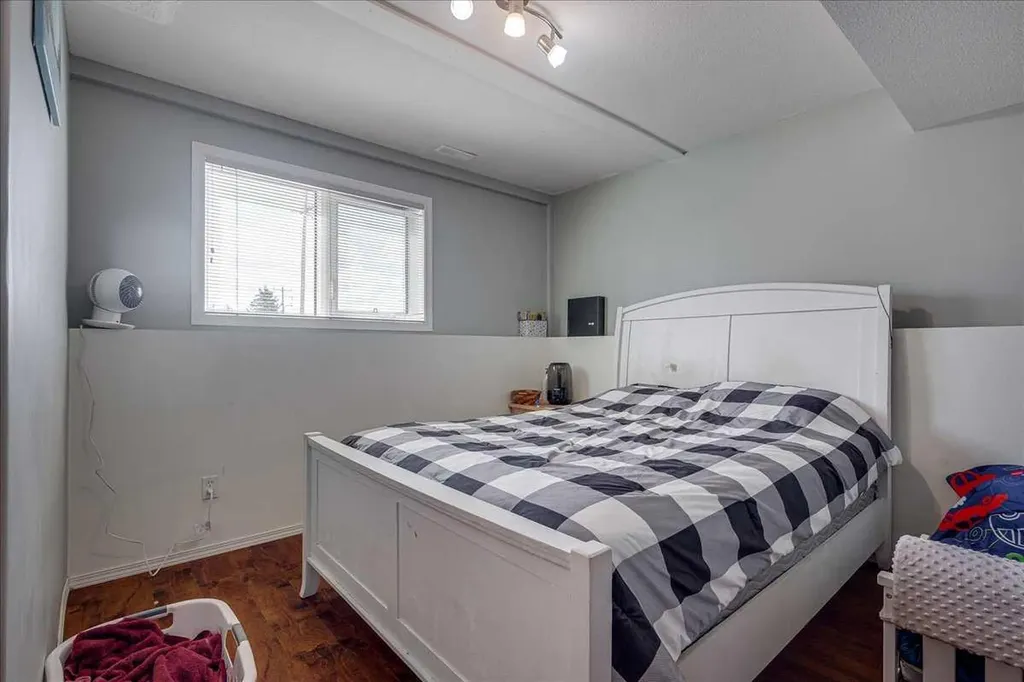 4 Harrison Road Sylvan Lake AB T4S 1T4