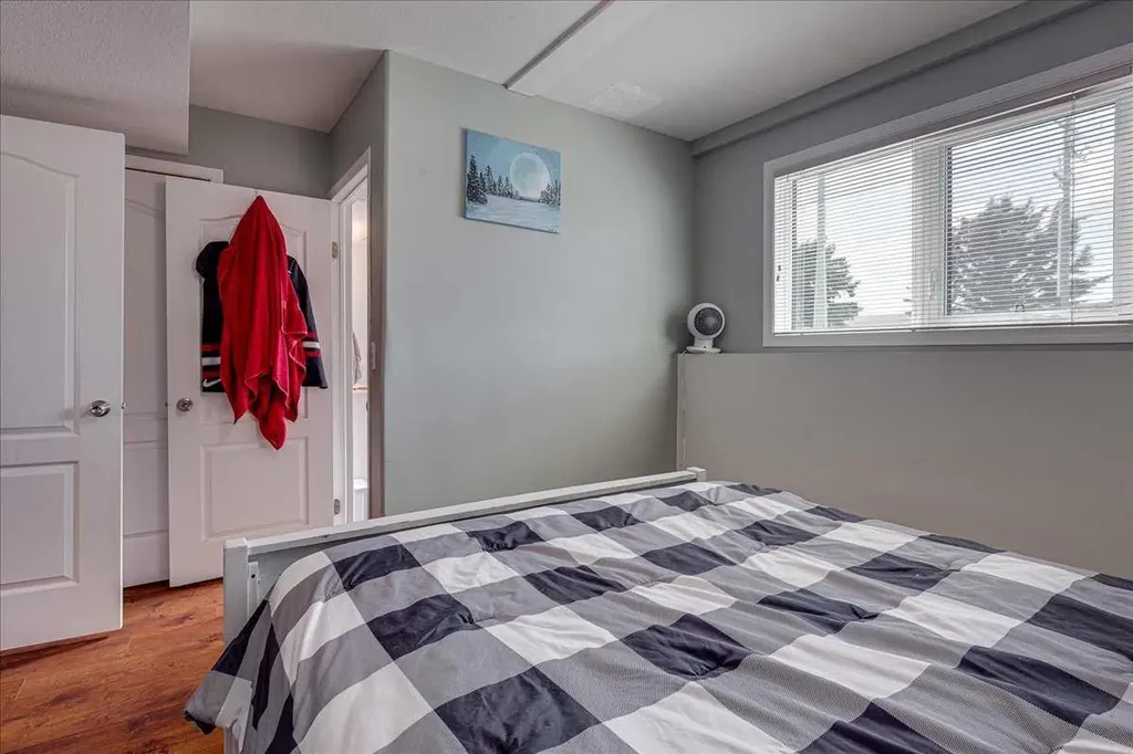4 Harrison Road Sylvan Lake AB T4S 1T4