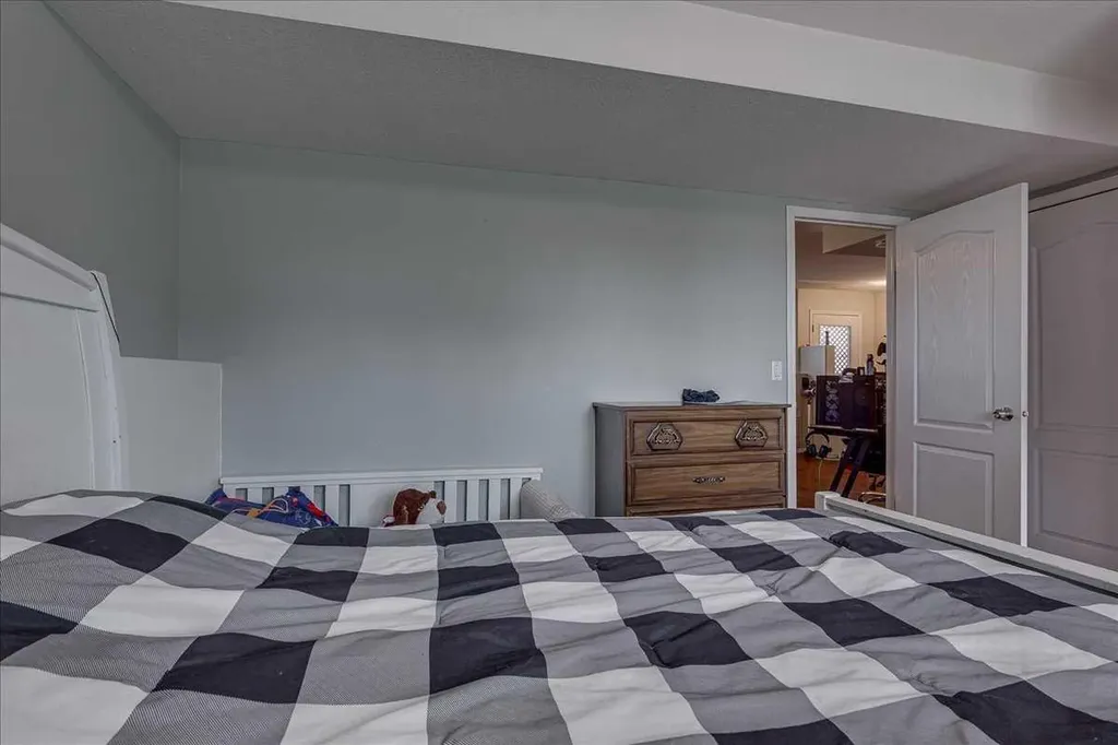 4 Harrison Road Sylvan Lake AB T4S 1T4