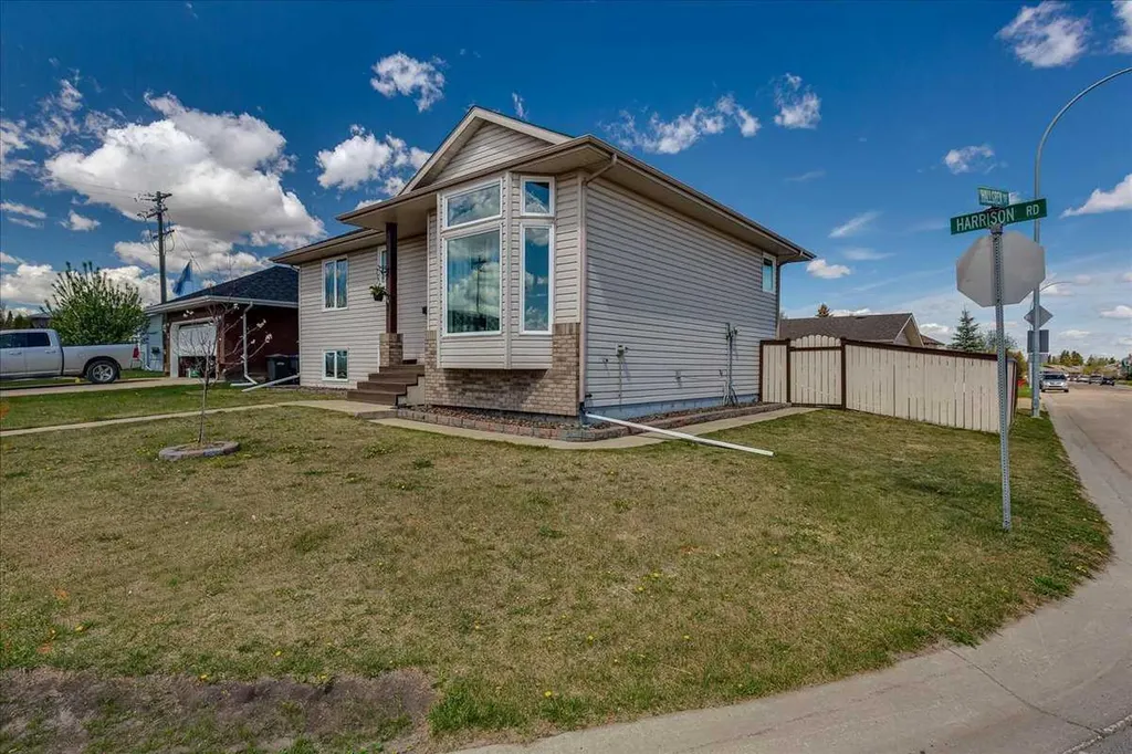 4 Harrison Road Sylvan Lake AB T4S 1T4