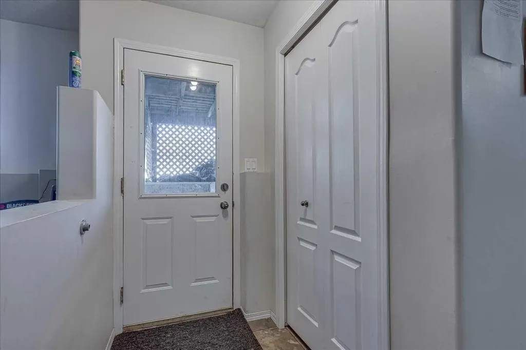 4 Harrison Road Sylvan Lake AB T4S 1T4
