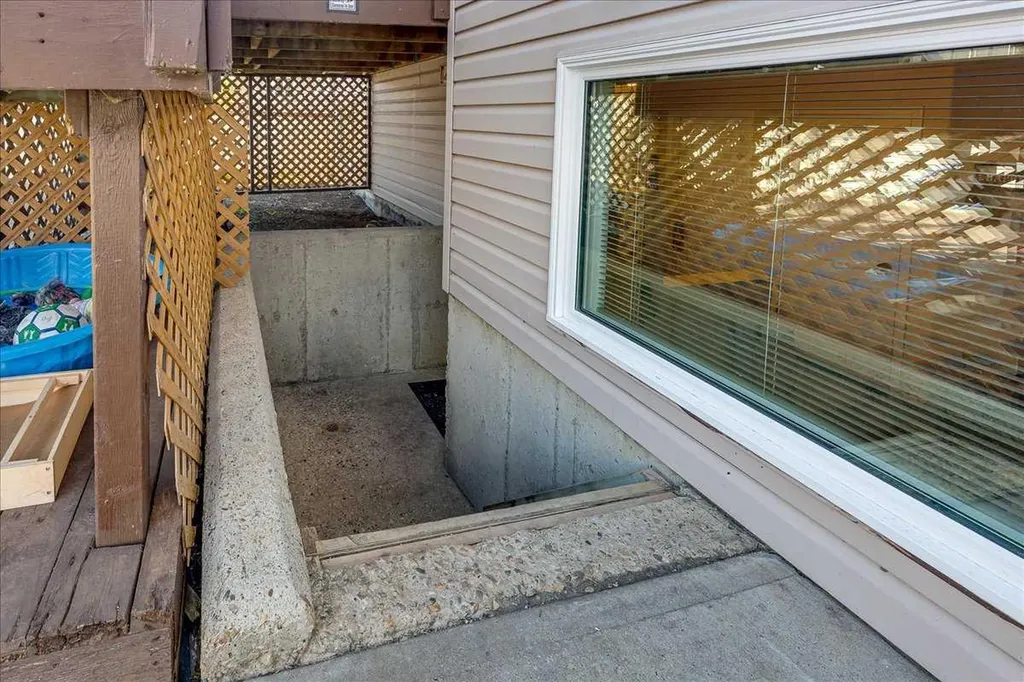 4 Harrison Road Sylvan Lake AB T4S 1T4