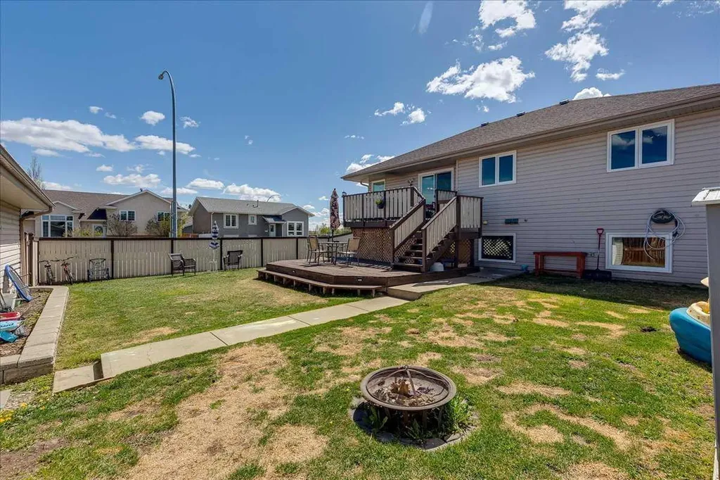 4 Harrison Road Sylvan Lake AB T4S 1T4