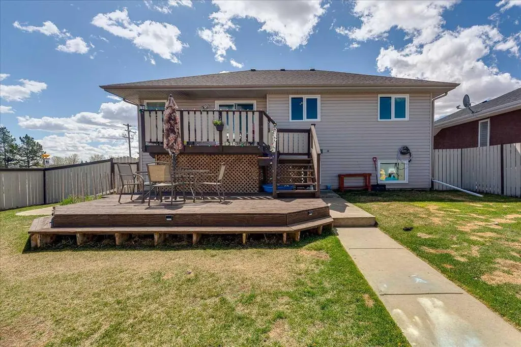 4 Harrison Road Sylvan Lake AB T4S 1T4
