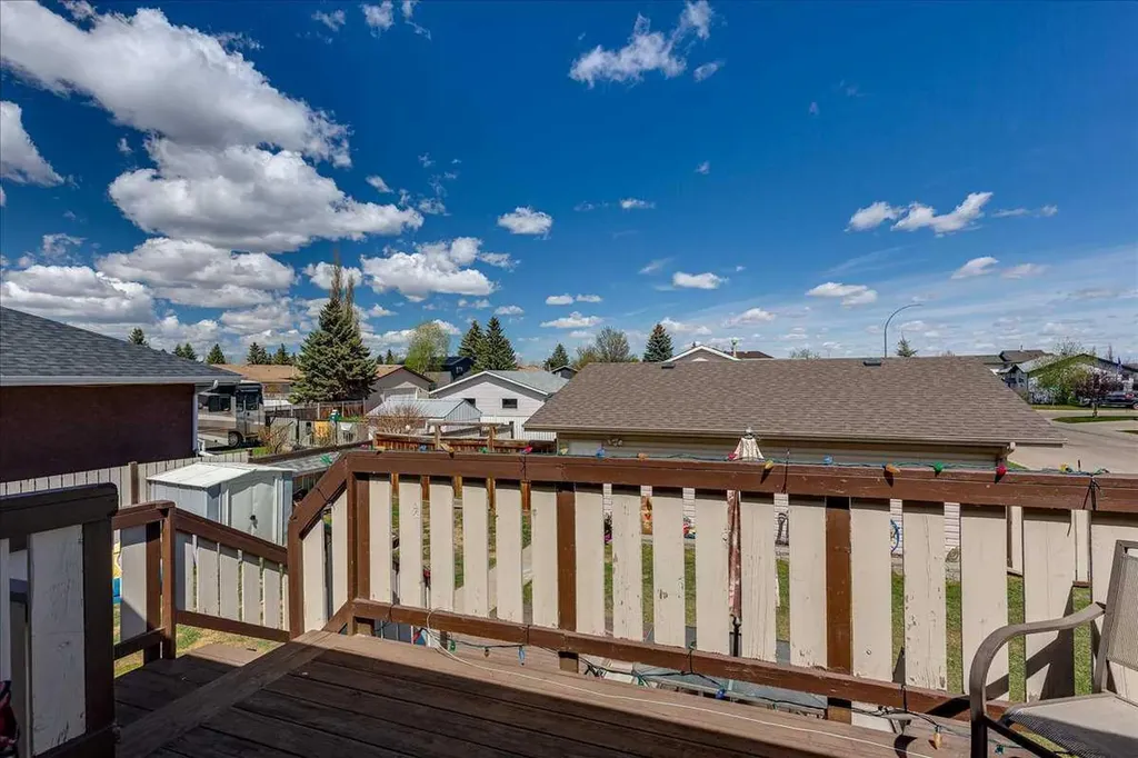 4 Harrison Road Sylvan Lake AB T4S 1T4