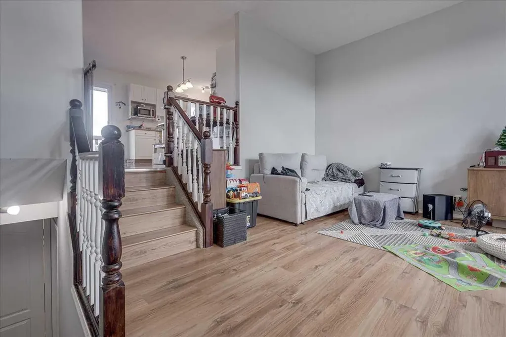 4 Harrison Road Sylvan Lake AB T4S 1T4