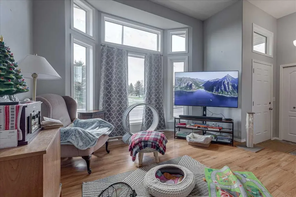 4 Harrison Road Sylvan Lake AB T4S 1T4