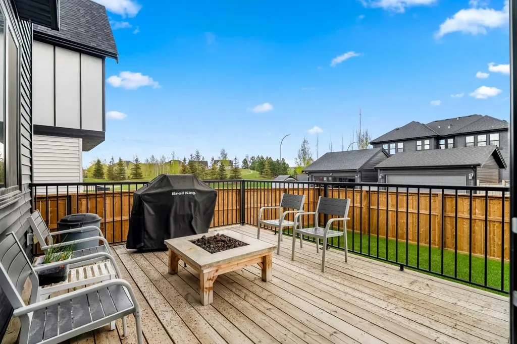 1213 Coopers Drive SW Airdrie AB T4B 3T6