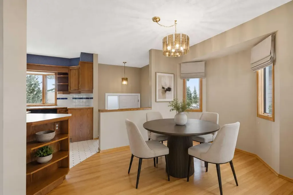 404 Canterbury Drive SW Calgary AB T2W 1J2