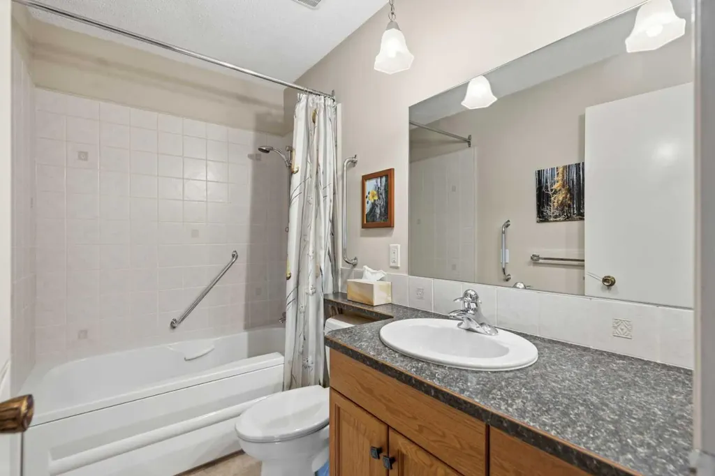 404 Canterbury Drive SW Calgary AB T2W 1J2