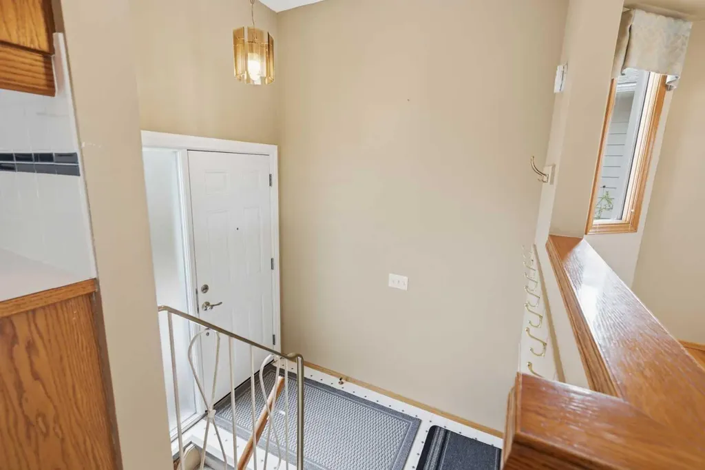 404 Canterbury Drive SW Calgary AB T2W 1J2