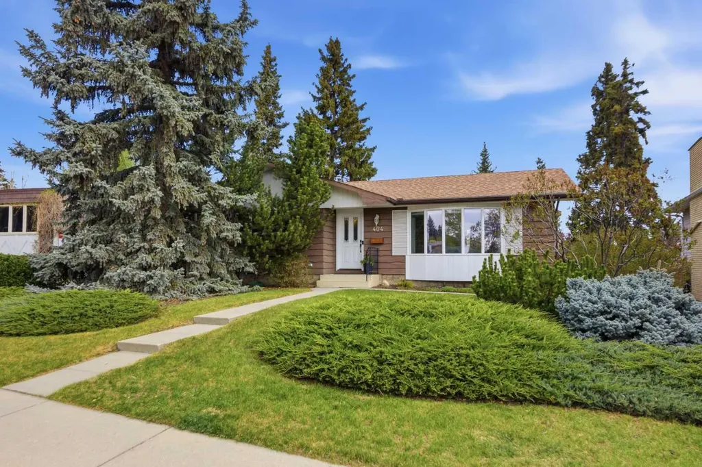 404 Canterbury Drive SW Calgary AB T2W 1J2