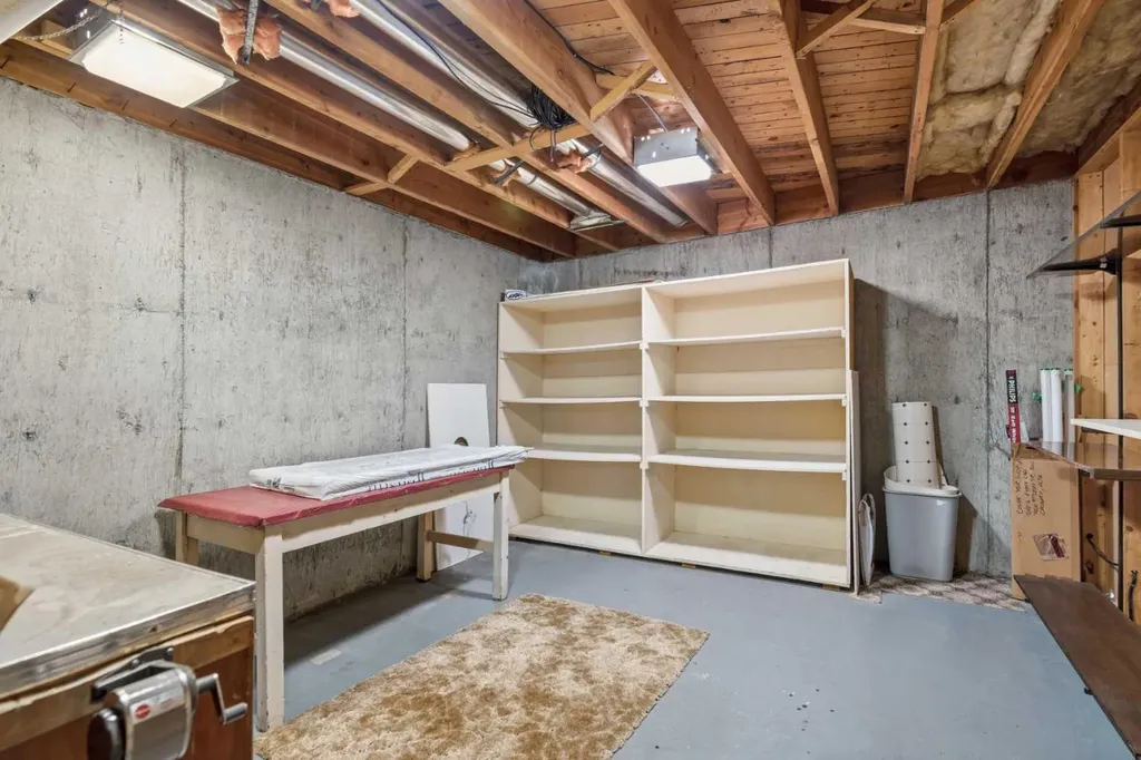 404 Canterbury Drive SW Calgary AB T2W 1J2