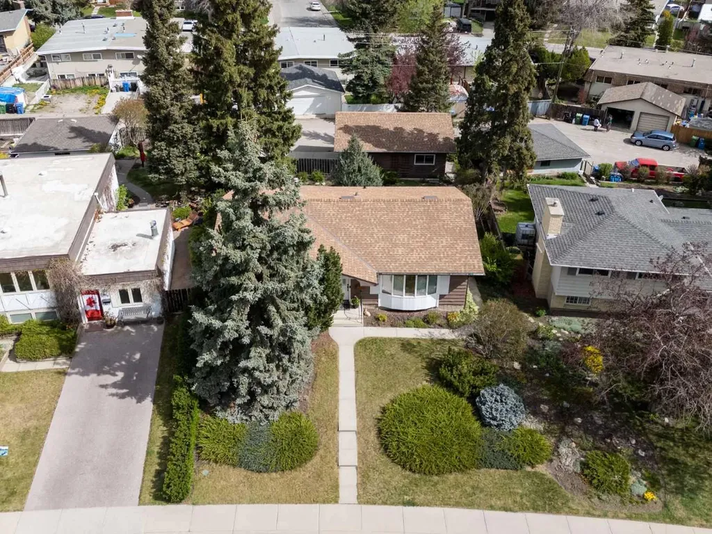 404 Canterbury Drive SW Calgary AB T2W 1J2