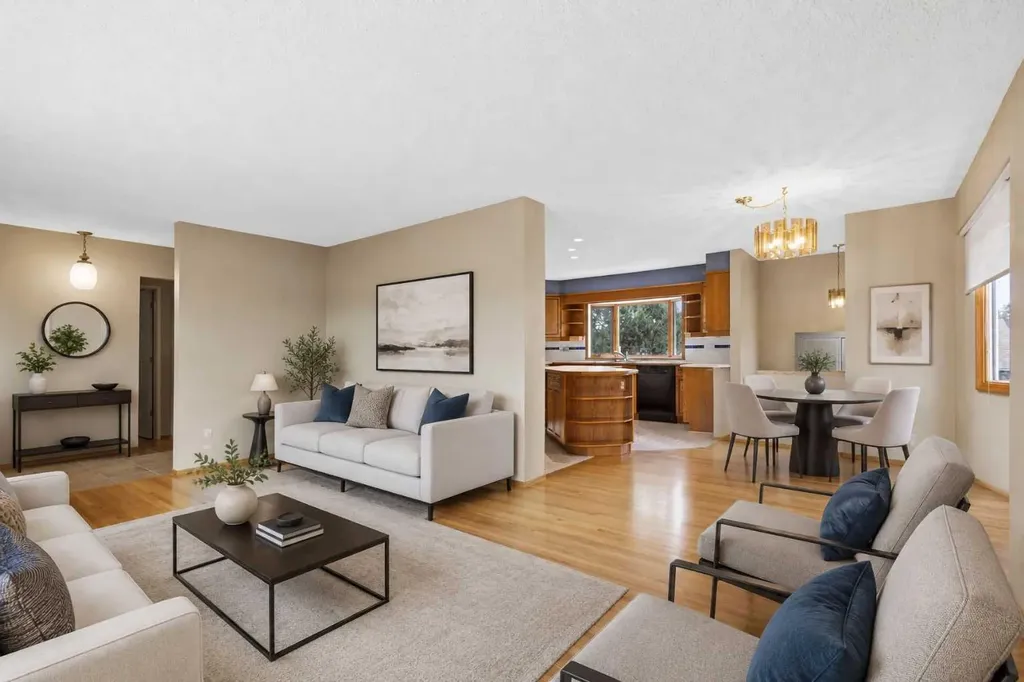404 Canterbury Drive SW Calgary AB T2W 1J2