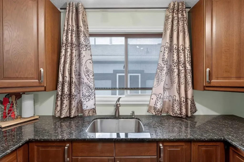 2621 11 Avenue SE Calgary AB T2A 0E4