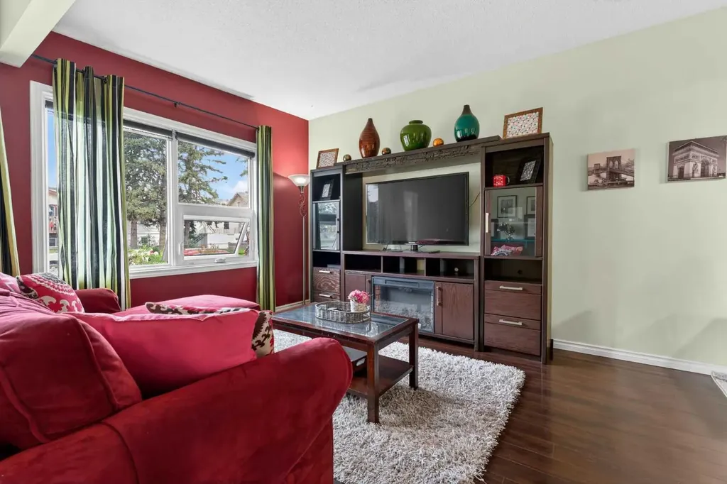 2621 11 Avenue SE Calgary AB T2A 0E4