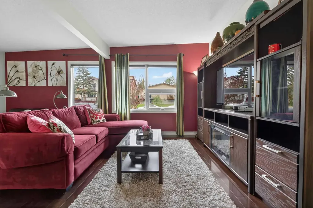 2621 11 Avenue SE Calgary AB T2A 0E4