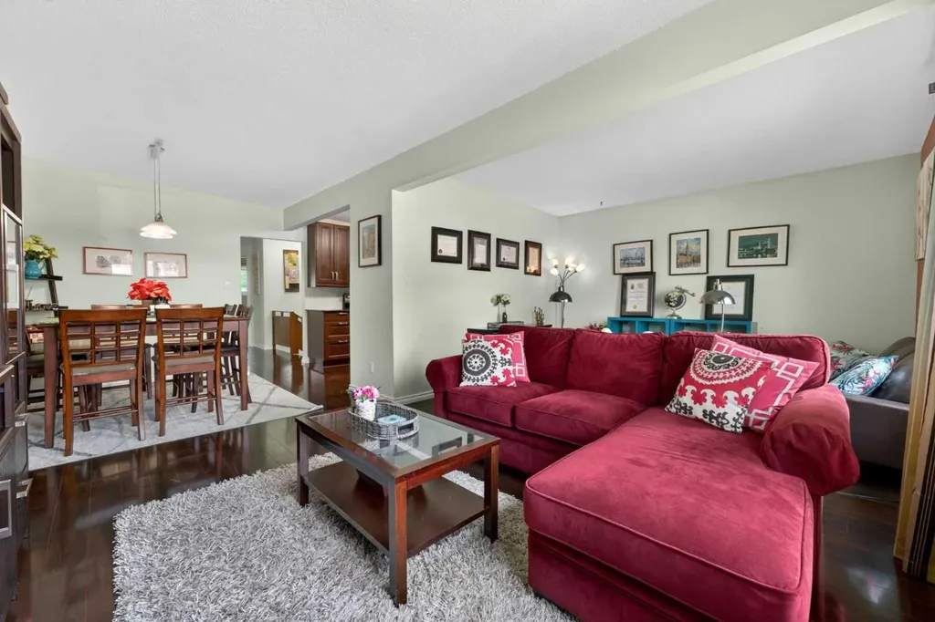 2621 11 Avenue SE Calgary AB T2A 0E4