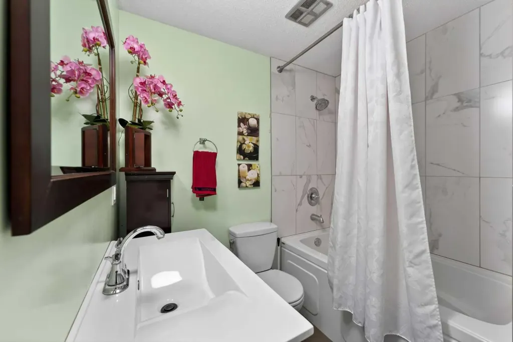 2621 11 Avenue SE Calgary AB T2A 0E4