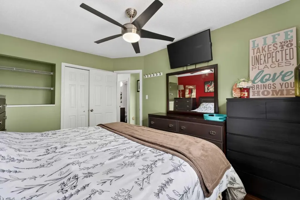 2621 11 Avenue SE Calgary AB T2A 0E4
