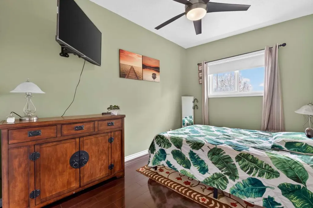 2621 11 Avenue SE Calgary AB T2A 0E4