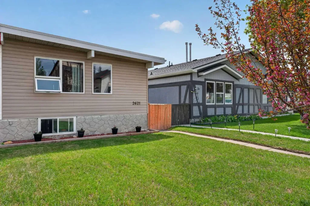 2621 11 Avenue SE Calgary AB T2A 0E4