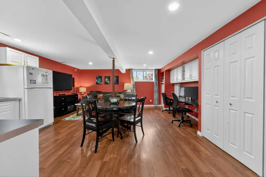 2621 11 Avenue SE Calgary AB T2A 0E4