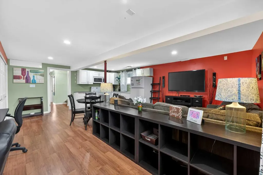 2621 11 Avenue SE Calgary AB T2A 0E4