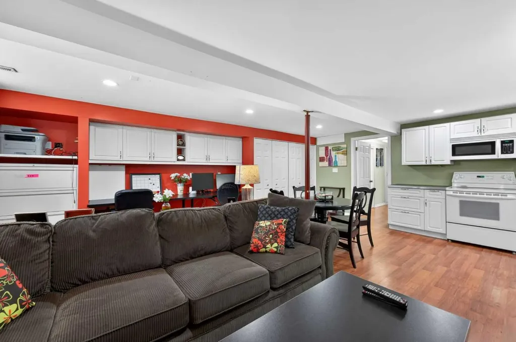 2621 11 Avenue SE Calgary AB T2A 0E4