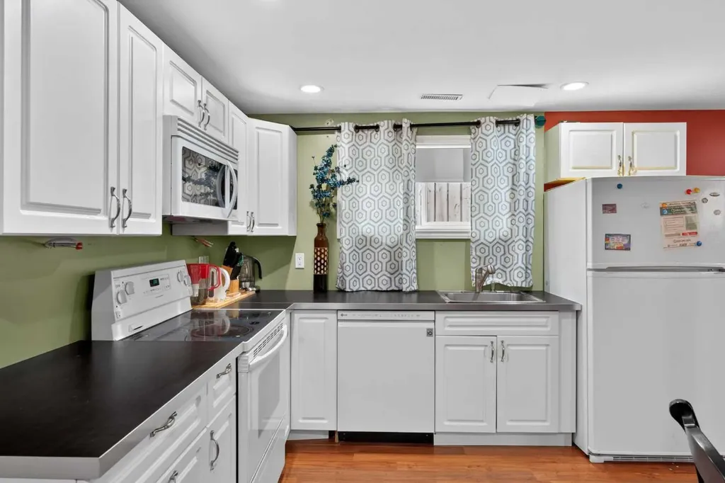 2621 11 Avenue SE Calgary AB T2A 0E4